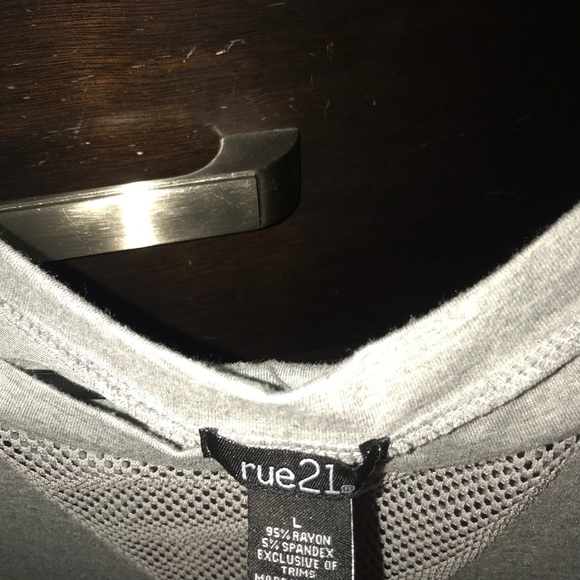 Mesh v neck! - Picture 2 of 3